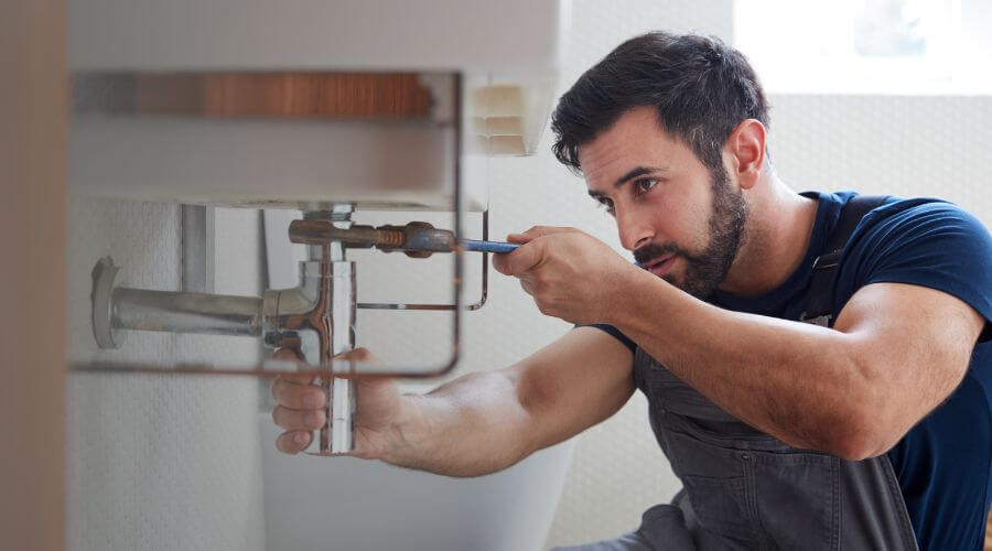 Water heater leaking fix in Sandy Spring, MD